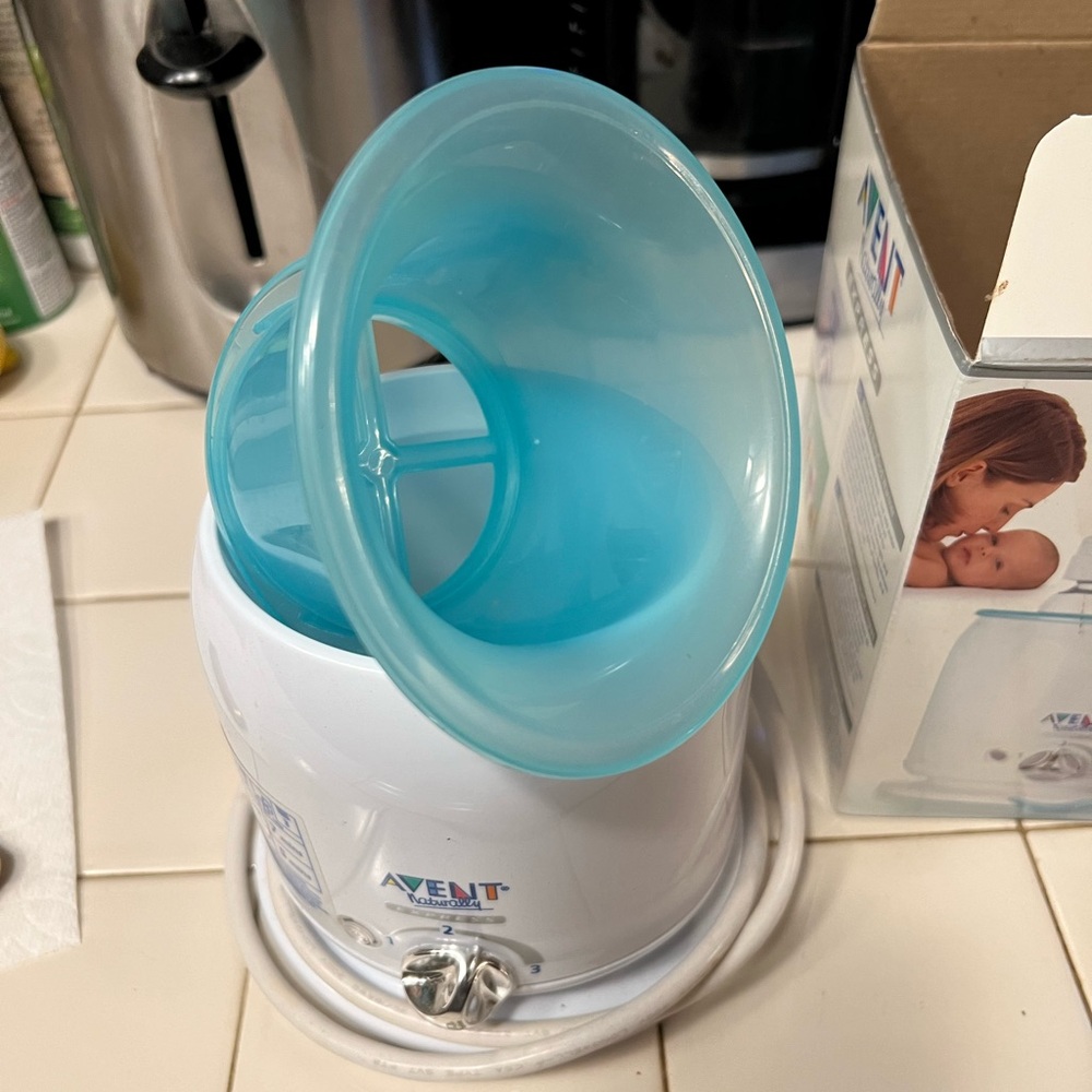 Avent  Bottle and Baby Food warmer. baby food warmer like new. Box is damaged.